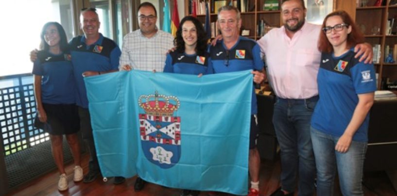 La tiradora del Club Arqueros de Leganés María Parra, recibida por el alcalde y el Concejal de Deportes antes de partir al Campeonato del Mundo
